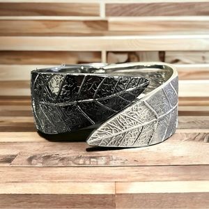 Silver and black color leaf pattern bracelet
